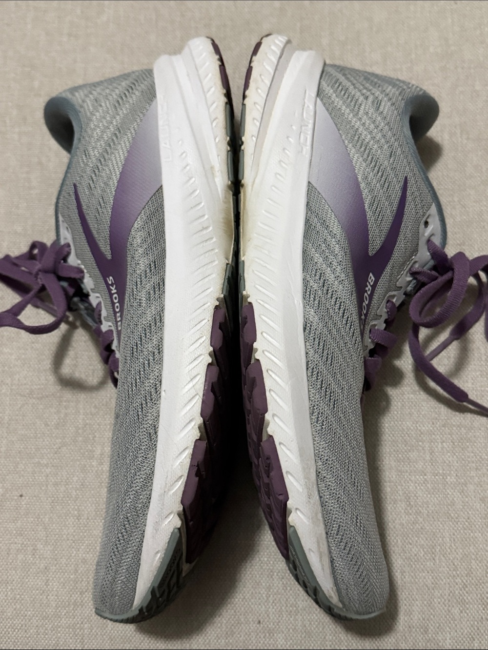 Wmns Sz 10 Brooks Launch 7 Medium Neutral Running Shoes-Gray/Purple/White-GUC - Picture 7 of 16